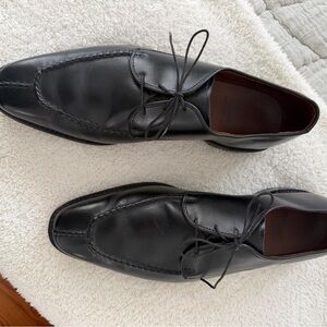 Allen Edmonds Parkway men's dress lace up shoes.